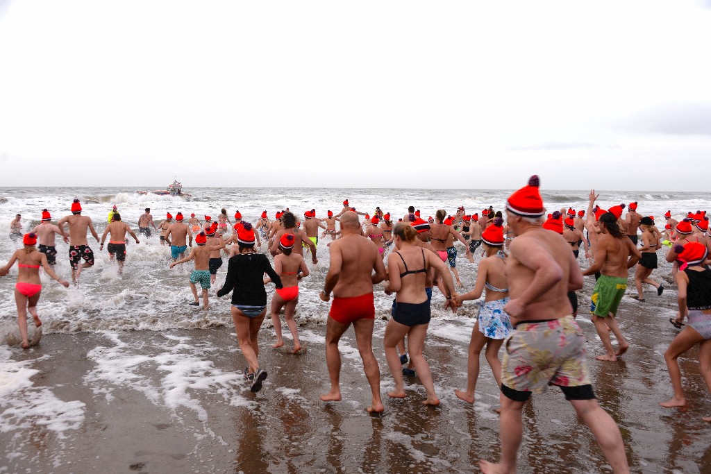 ../Images/Nieuwjaarsduik Nederzandt 2018 044.jpg